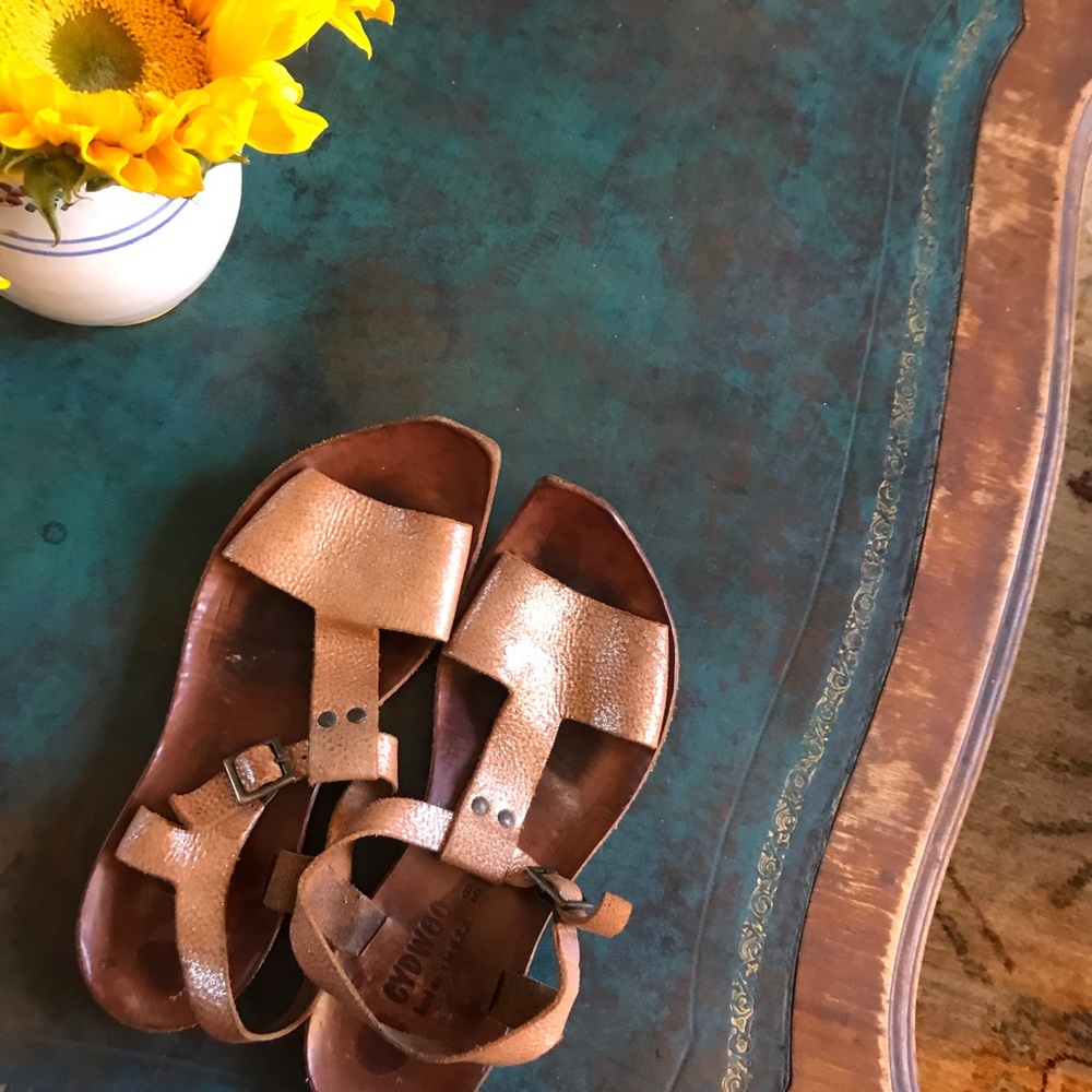 Cydwoc sandals with sparkles!
